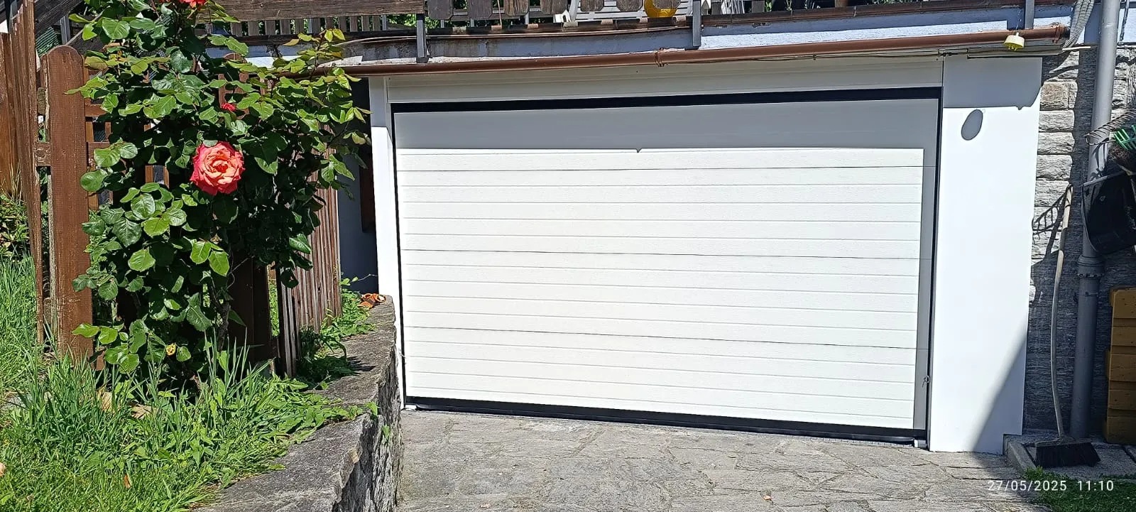 Porte sezionali rigate finitura goffrata