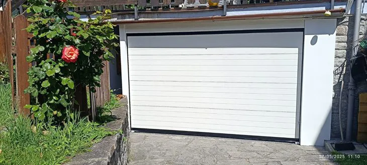 Porte sezionali rigate finitura goffrata