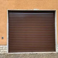 Serranda avvolgibile cieca in acciaio zincato per la sicurezza di garage e negozi - Serrmetall.