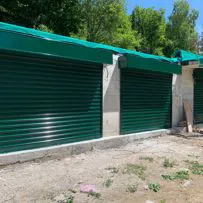 Serranda avvolgibile cieca in acciaio zincato per la sicurezza di garage e negozi - Serrmetall.