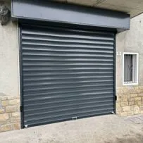 Serranda garage silenziosa in acciaio zincato per contesti residenziali e condominiali - Serrmetall Brescia.