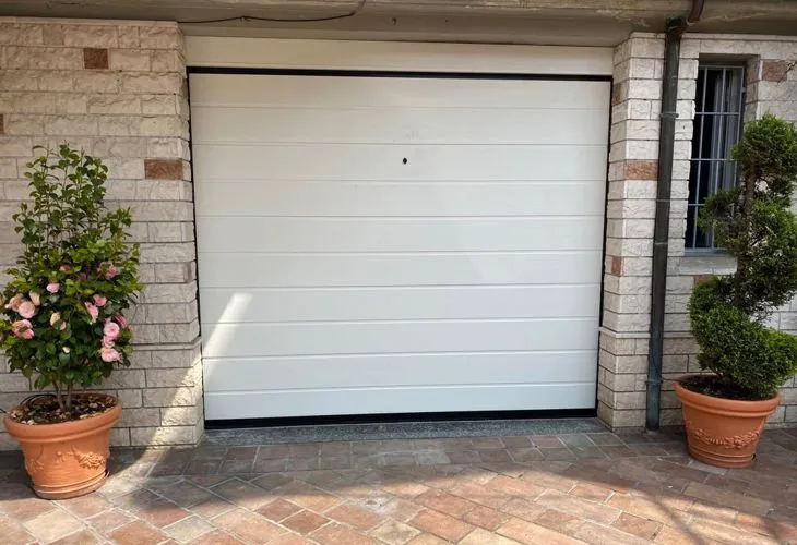 Porte sezionali bidoga finitura goffrata